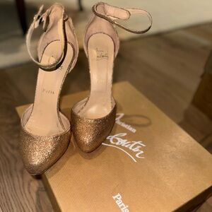 Christian Louboutin Nude Glitter Platform Heels Fits size 9 - pre-owned